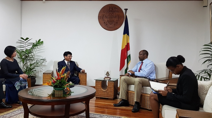 Đại sứ Lê Huy Hoàng trình Thư Ủy nhiệm lên Tổng thống Cộng hòa Seychelles dai su le huy hoang trinh thu uy nhiem len tong thong cong hoa seychelles