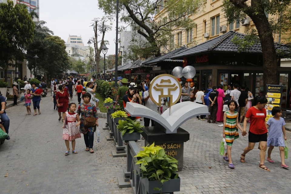 su hoi sinh cua hieu sach truyen thong