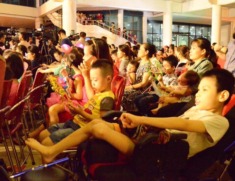 khi hanh phuc la se chia