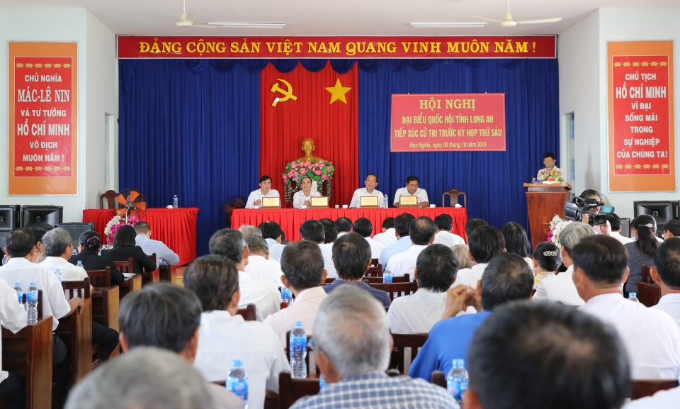 pho thu tuong thuong truc chinh phu truong hoa binh tiep xuc cu tri long an