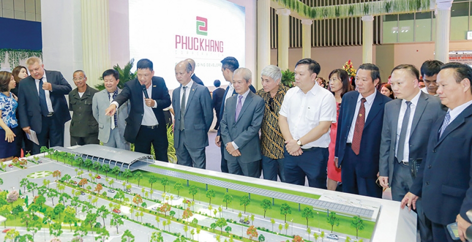 Rome Diamond Lotus - môi trường sống hiện đại rome diamond lotus moi truong song hien dai