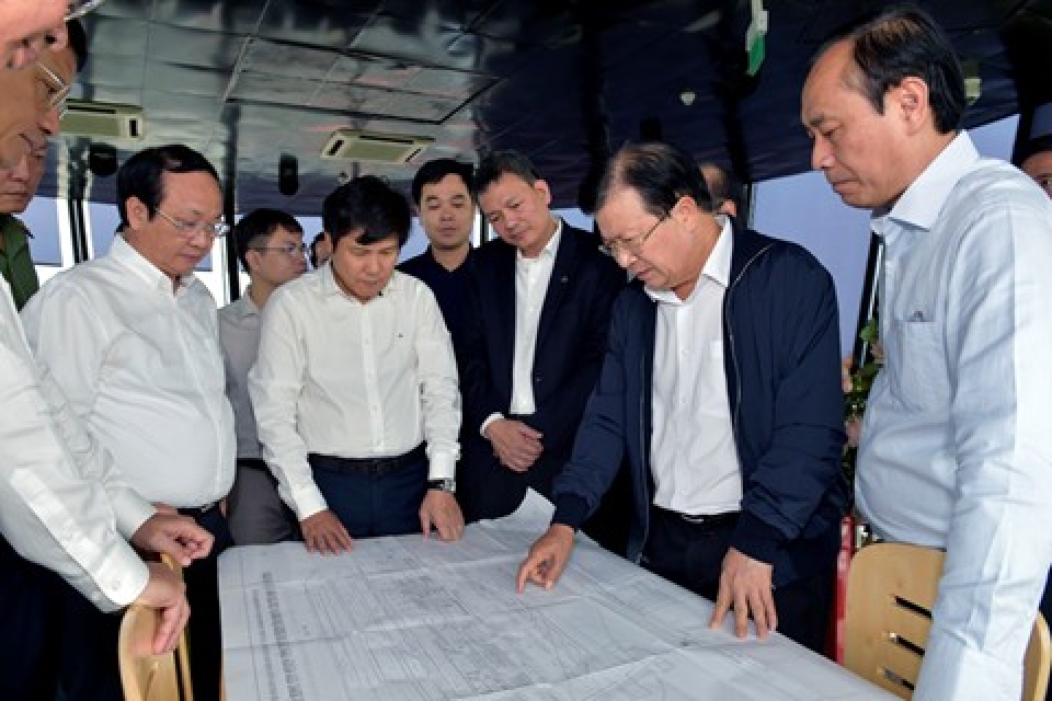 can som nghien cuu mo rong nang cap san bay noi bai