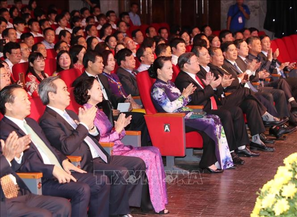 chu tich quoc hoi nguyen thi kim ngan du le ton vinh va trao tang danh hieu nong dan viet nam xuat sac 2018