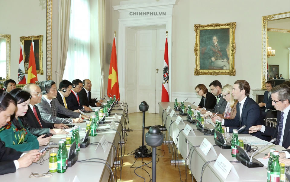 thu tuong nguyen xuan phuc hoi dam voi thu tuong ao