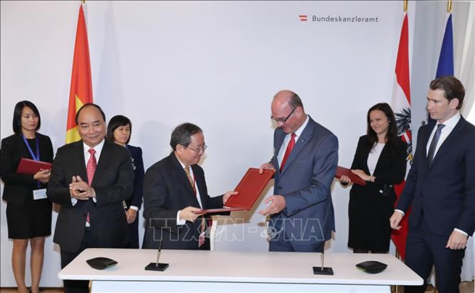 thu tuong nguyen xuan phuc hoi dam voi thu tuong ao