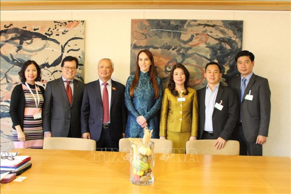 quoc hoi viet nam cam ket se luon la thanh vien tich cuc va co trach nhiem san sang cung lien minh nghi vien the gioi ipu va nghi vien cac nuoc thu