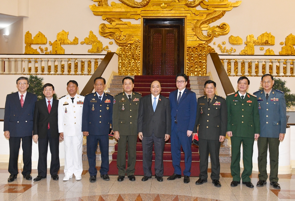 thu tuong nguyen xuan phuc tiep tong tu lenh quan doi hoang gia campuchia
