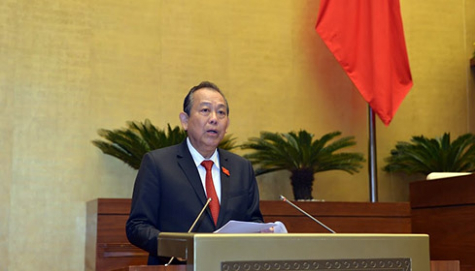 ngay dau quoc hoi tien hanh chat van va tra loi chat van