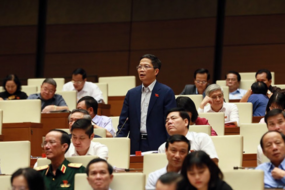 ngay dau quoc hoi tien hanh chat van va tra loi chat van