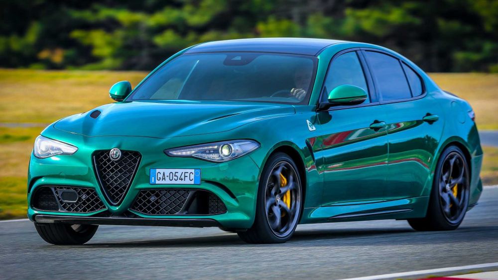 Thông tin và bảng giá xe Alfa Romeo mới nhất tháng 10/2020