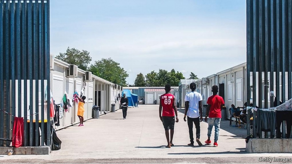 eu loay hoay cai cach luat nhap cu