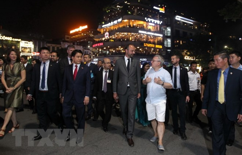 Thủ tướng Pháp kết thúc tốt đẹp chuyến thăm chính thức Việt Nam