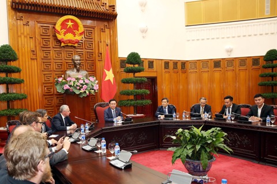 pho thu tuong vuong dinh hue tiep doan doanh nghiep thuy si