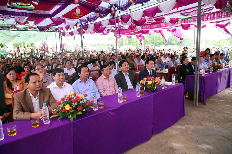 pho thu tuong chung vui ngay hoi dai doan ket o hien son nghe an