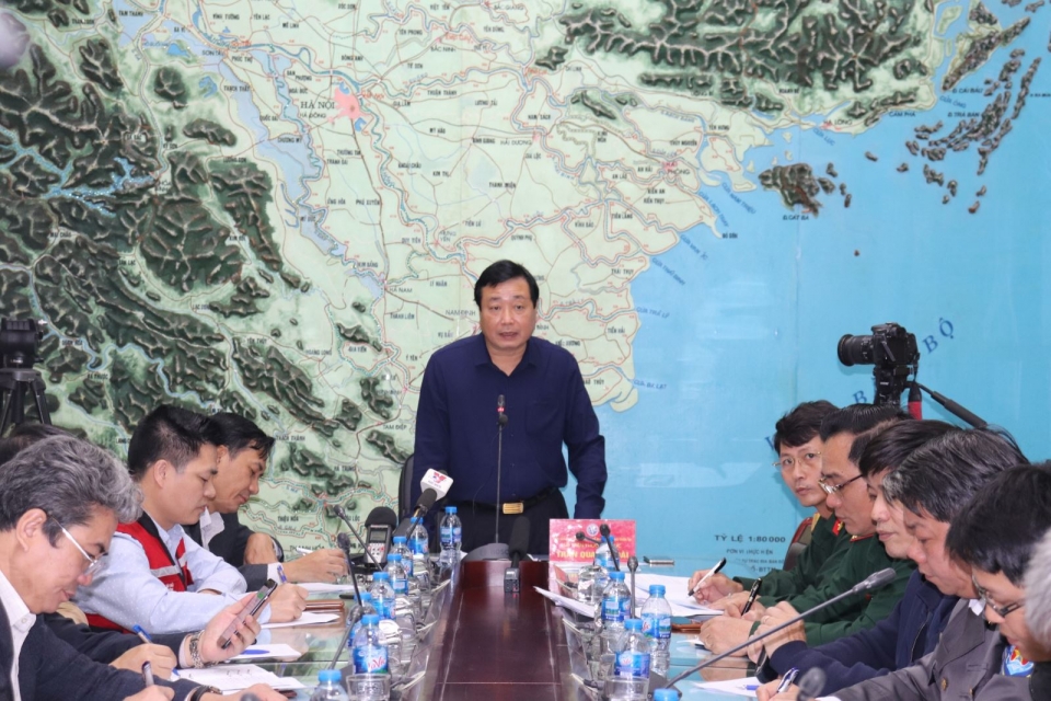 ung pho bao so 9 khan truong keu goi 3855 tau ra khoi khu vuc nguy hiem