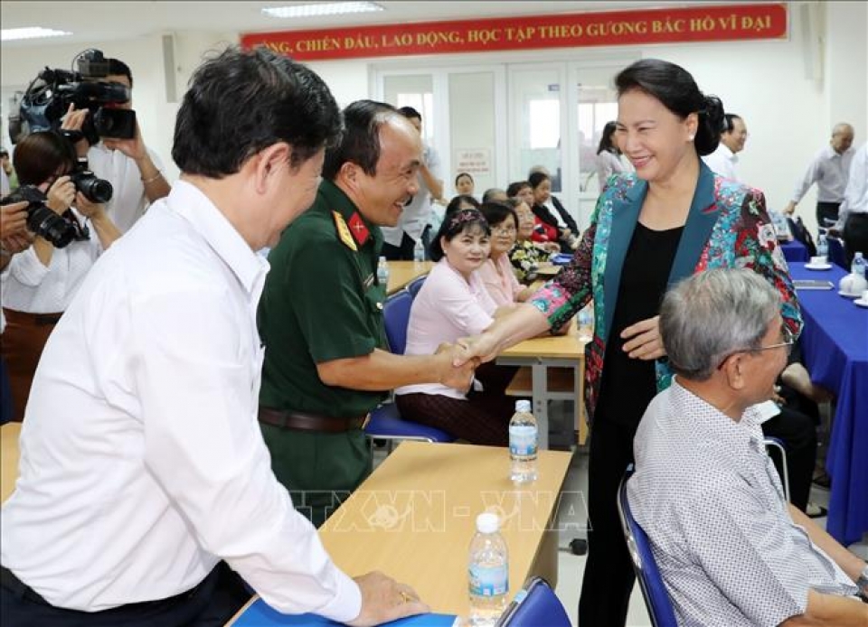 chu tich quoc hoi nguyen thi kim ngan tiep xuc cu tri thanh pho can tho