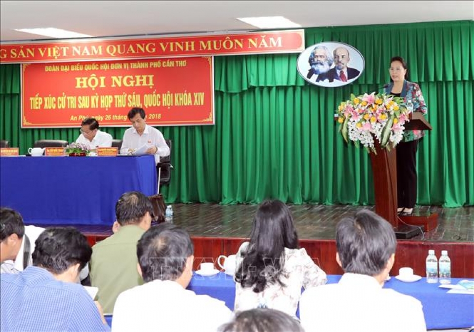 chu tich quoc hoi nguyen thi kim ngan tiep xuc cu tri thanh pho can tho