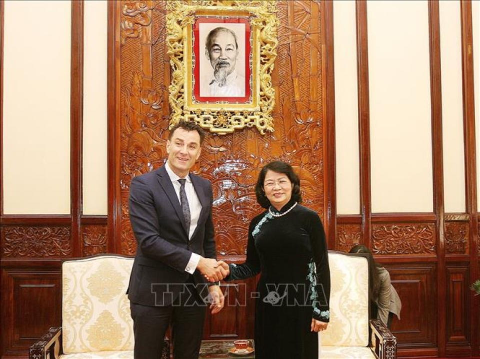 pho chu tich nuoc dang thi ngoc thinh tiep tong giam doc toan cau tap doan manulife financial