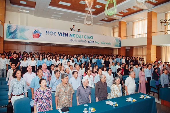 60 nam hoc vien ngoai giao qua nhung buc anh