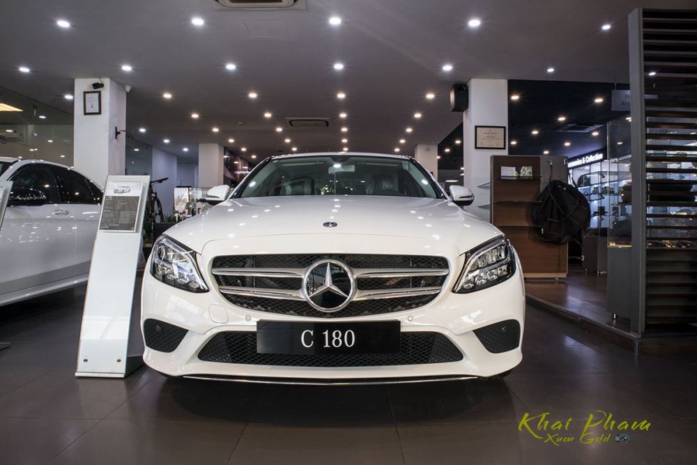 Giá xe Mercedes E180 mới nhất Việt Nam tháng 11/2020