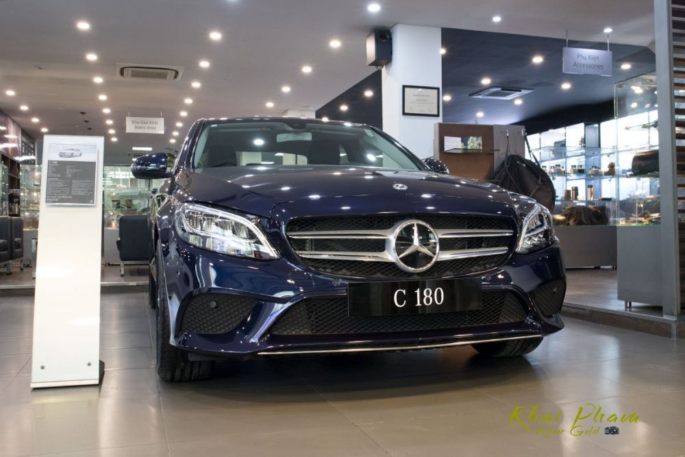 Giá xe Mercedes E180 mới nhất Việt Nam tháng 11/2020