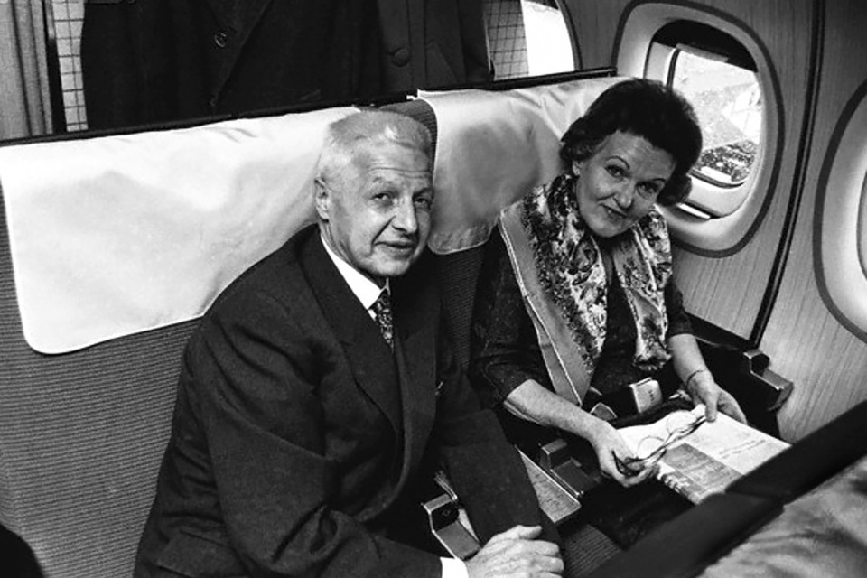 bi mat trong can nha go o ngoai o london