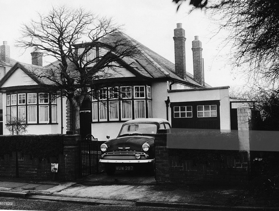 bi mat trong can nha go o ngoai o london