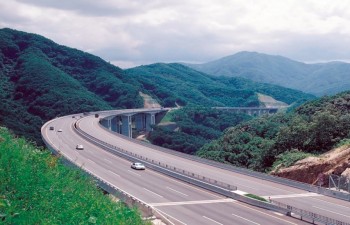 Nhiều con đường dẫn về Quảng Ninh