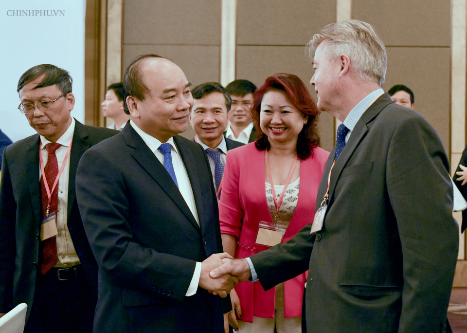 Thủ tướng Nguyễn Xuân Phúc: Phải đưa vấn đề của DN lên trang đầu sổ tay điều hành của lãnh đạo thu tuong nguyen xuan phuc phai dua van de cua dn len trang dau so tay dieu hanh cua lanh dao