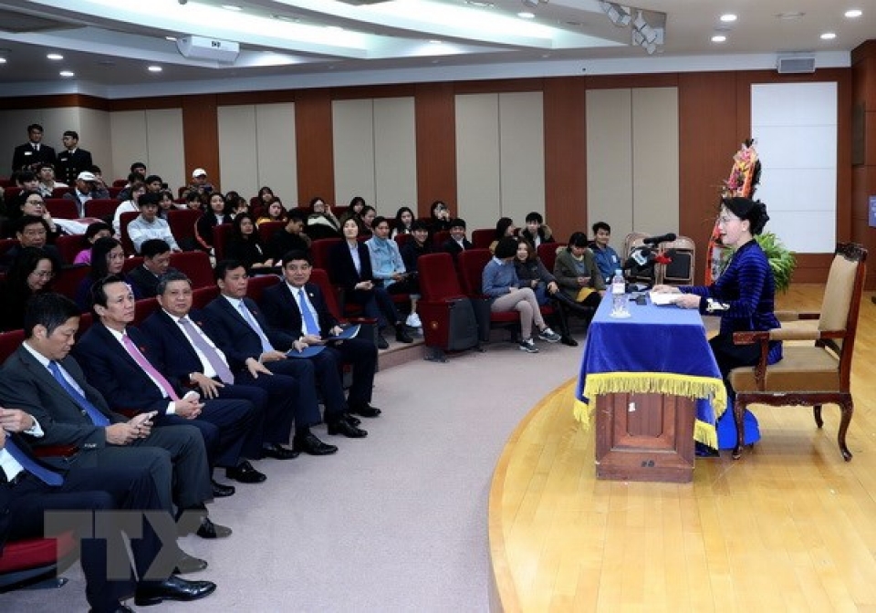 chu tich quoc hoi nguyen thi kim ngan nhan bang tien sy danh du dai hoc pukyong