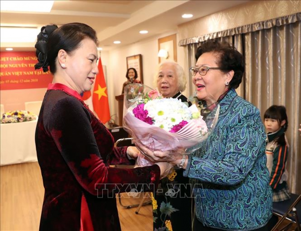 chu tich quoc hoi gap go can bo dai su quan va dai dien cong dong nguoi viet tai han quoc