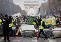 Pháp huy động 89.000 cảnh sát, 12 xe bọc thép đối phó biểu tình vào cuối tuần này
