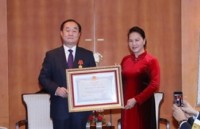 Chủ tịch Quốc hội trao Huân chương Hữu nghị cho giáo sư Ahn Kyong Hwan