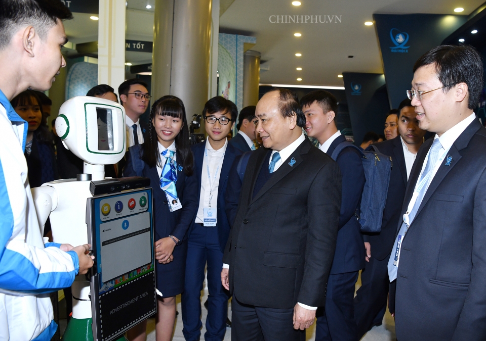 thu tuong nguyen xuan phuc khong de sinh vien phai nhat ly tuong cach mang song thuc dung