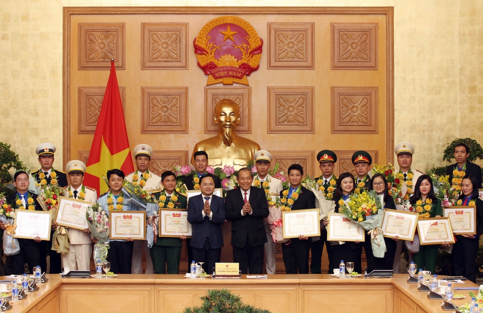 pho thu tuong truong hoa binh can bo cong chuc tre phai la luc luong xung kich di dau