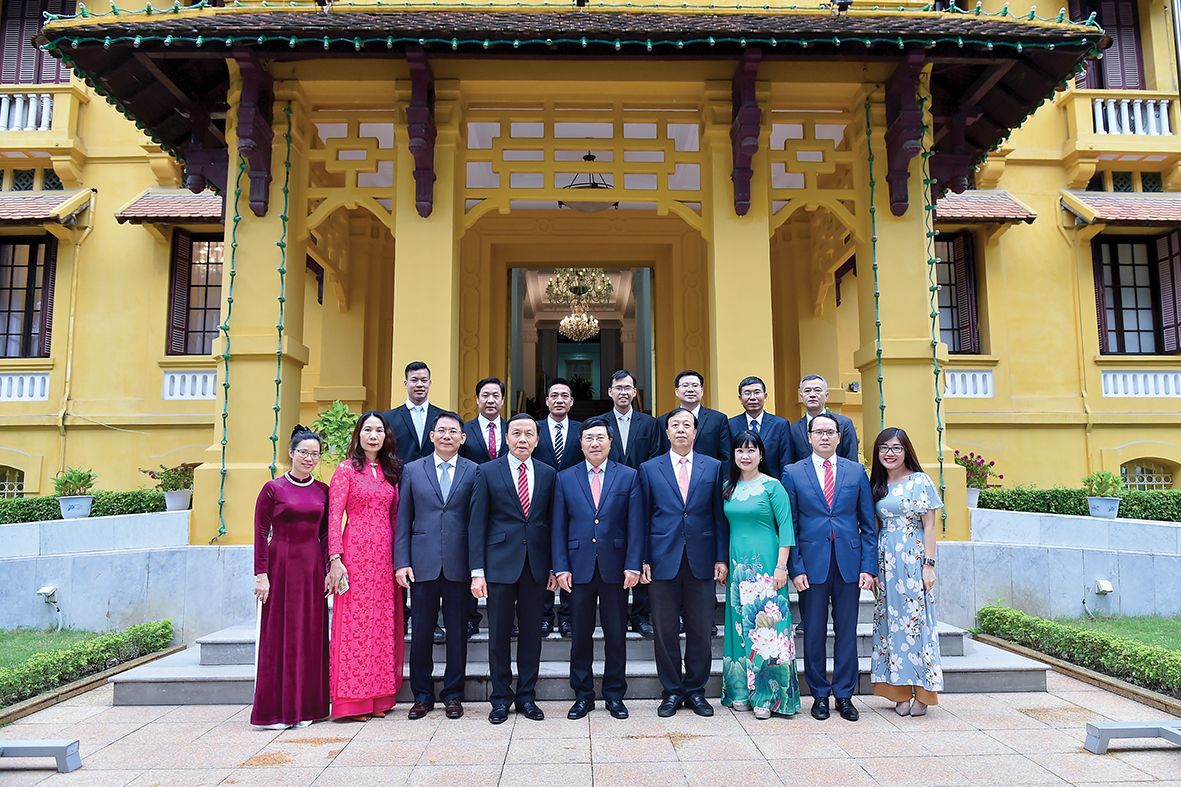 van phong dang uy doan the bo ngoai giao 55 nam mot chang duong ve vang