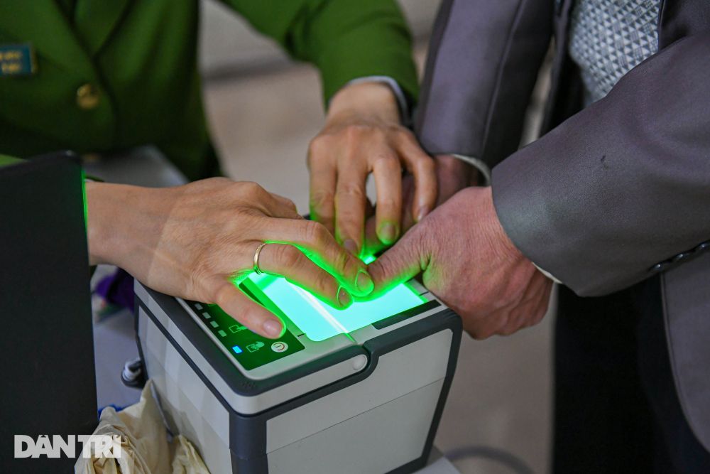 Trang thiết bị nhận diện khuôn mặt, vân tay đều là loại mới được đưa vào phục vụ người dân trong việc cấp CCCD theo mẫu mới. Trang thiết bị nhận diện khuôn mặt, vân tay đều là loại mới được đưa vào phục vụ người dân trong việc cấp CCCD theo mẫu mới.