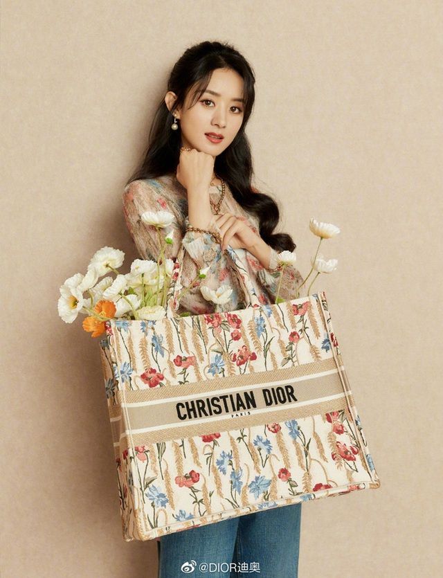 Triệu Lệ Dĩnh xuất hiện trên trang web chính thức của nhãn hiệu thời trang cao cấp Dior.
