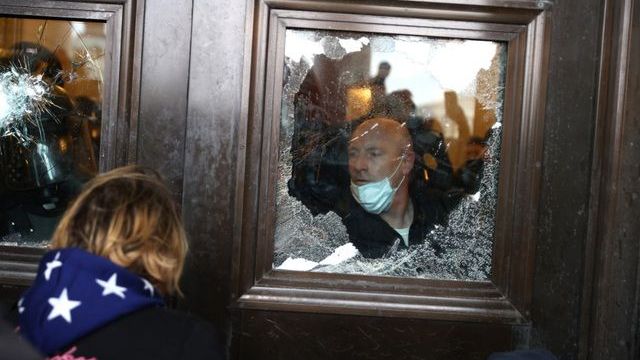 canh tan hoang cua toa nha quoc hoi my sau bao bieu tinh