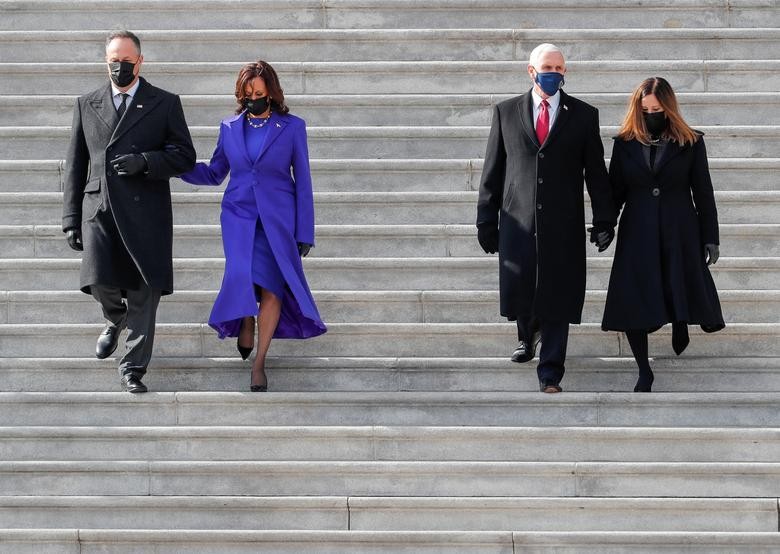 Cựu Phó Tổng thống Mike Pence cùng phu nhân Karen Pence cũng đã tham dự buổi lễ nhậm chức. Ô