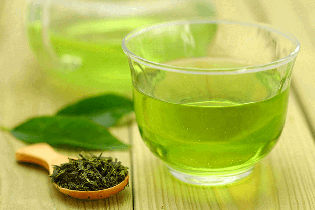 Bất ngờ với công dụng của trà xanh, chuyên gia khuyến cáo ai không nên uống