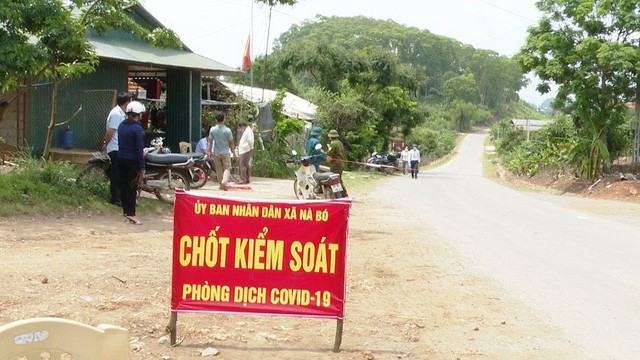 Chốt kiểm soát phòng chống dịch COVID-19 tại xã Nà Bó, huyện Mai Sơn, tỉnh Sơn La - địa phương vừa xuất hiện ổ dịch lây lan nhanh.