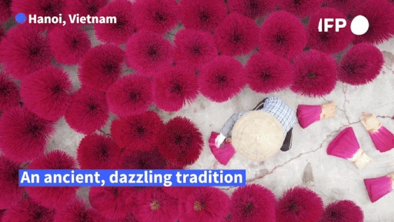 Cảnh nhộn nhịp của làng làm hương Việt ngày cận Tết lên báo Tây Cảnh nhộn nhịp của làng làm hương Việt ngày cận Tết lên báo Tây