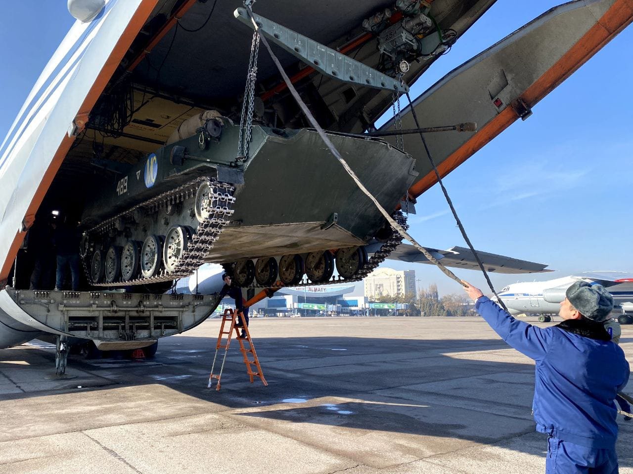 Hình ảnh liên quân CSTO rút khỏi Kazakhstan