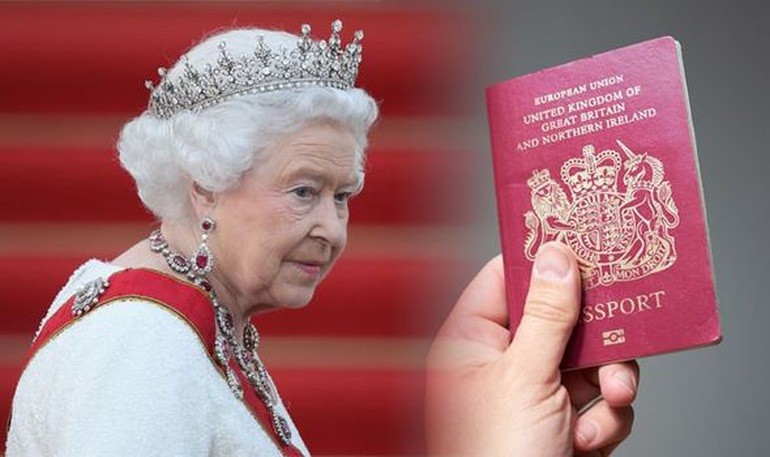 Nữ hoàng Anh là người phụ nữ duy nhất thế giới ra nước ngoài không cần hộ chiếu (Ảnh: Express).