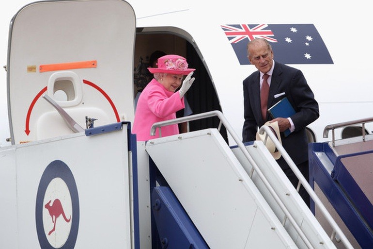 Hộ chiếu Anh được làm ra để nhân danh Nữ hoàng (Ảnh: Travel).