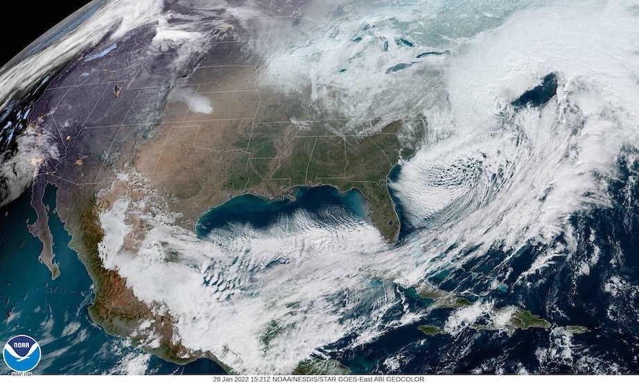 Hình ảnh miền Đông nước Mỹ bị phủ trắng bởi con bão tuyết lịch sử