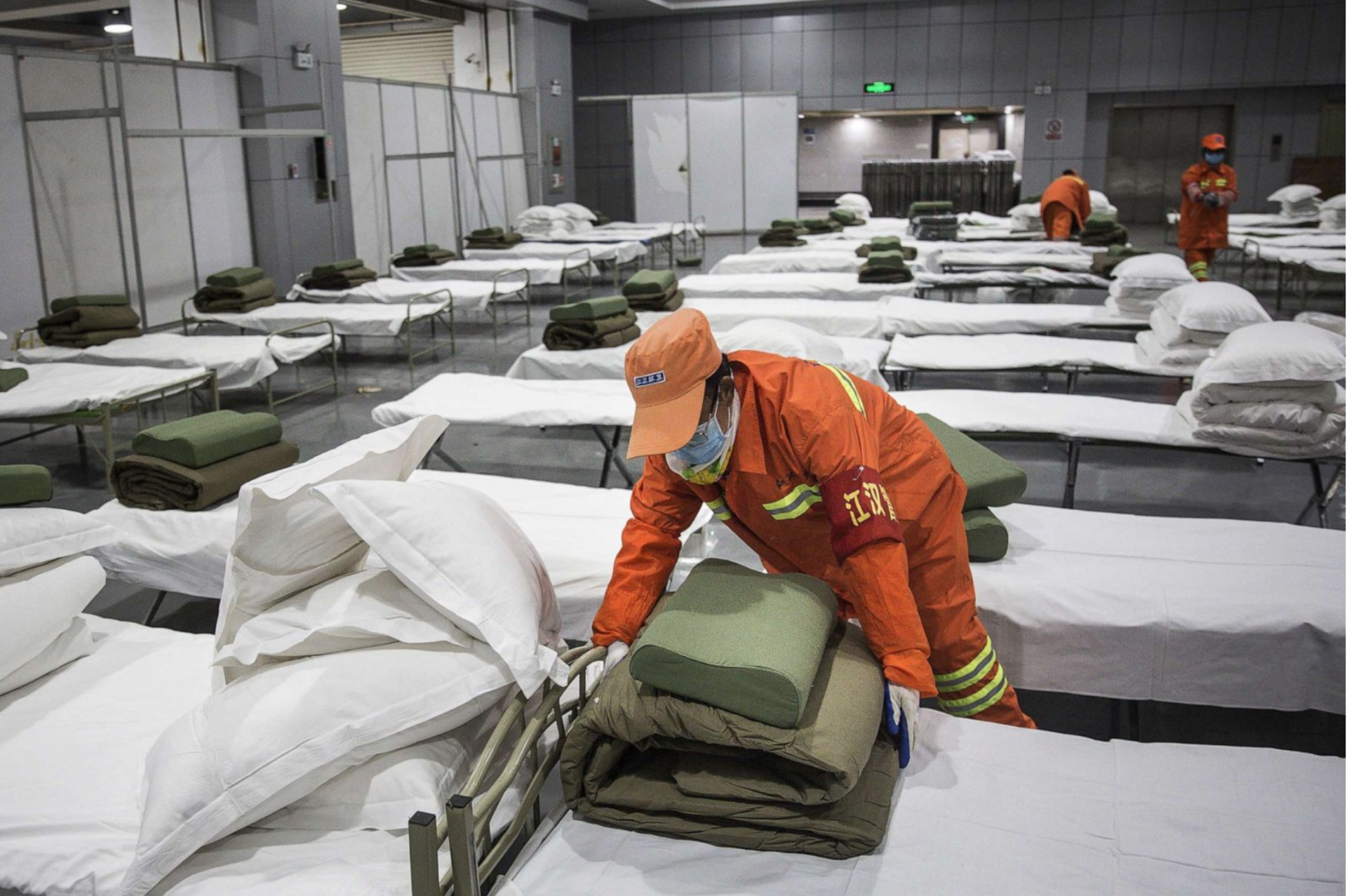 hinh anh moi nguoi o khap noi tren the gioi ung pho voi dich virus corona