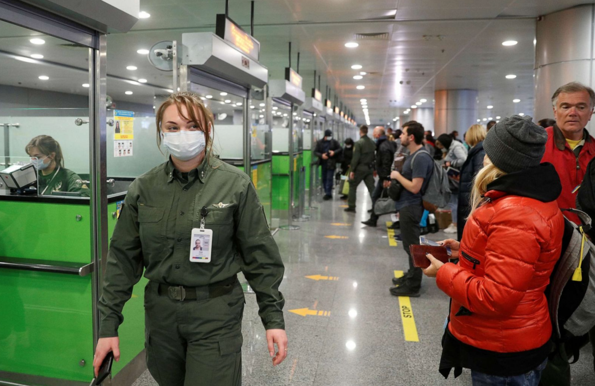 hinh anh moi nguoi o khap noi tren the gioi ung pho voi dich virus corona