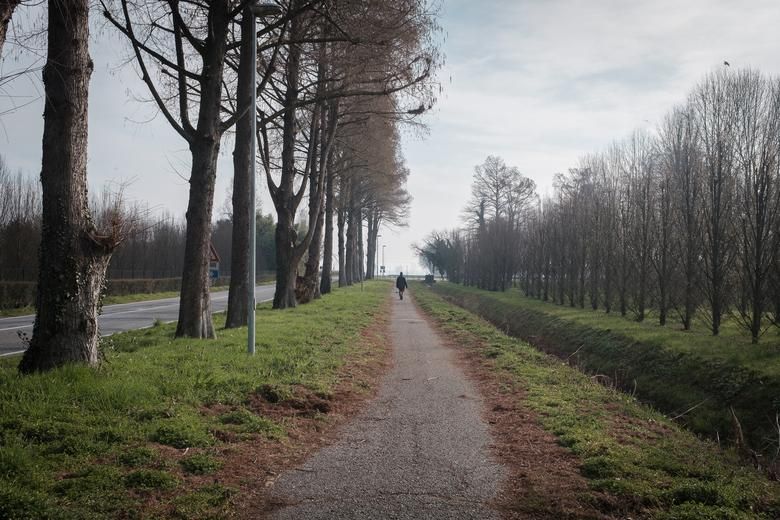 dich covid 19 cuoc song ben trong vung do bi cach ly o italy